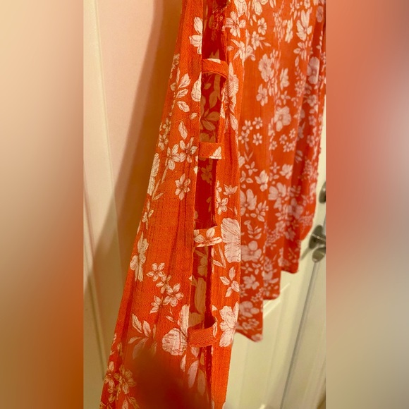 Pretty red and white blouse. Size medium - Picture 3 of 8